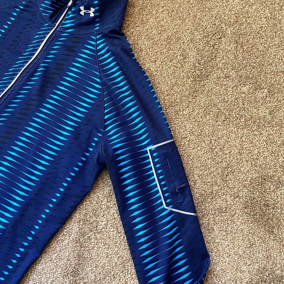 Under Armour 1/2 zip top - Picture 3 of 5